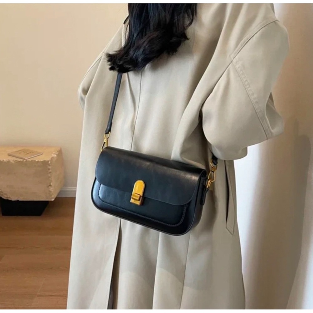 Elegant Black Leather Shoulder Bag. New